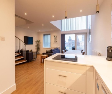 City Centre Apartment With Free Secure Underground Parking