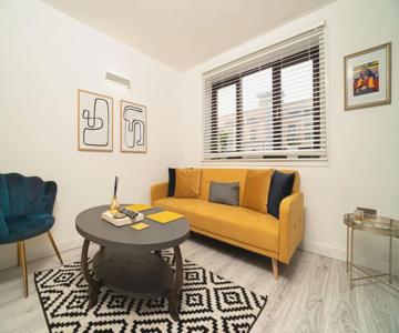 Stylish City Pad With Free Private Parking