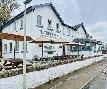 Tuckers Inn