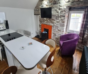 Ness City Cottage - Attic Apartment