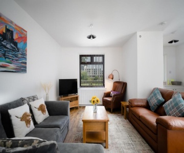 Ness Riverfront Holiday Home - City Centre