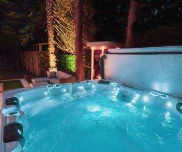 Pink Spa Nest