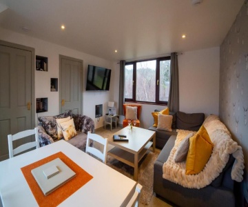 4 Wheelhouse Apartment