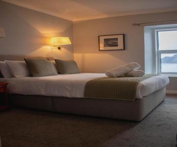 The Rosedale Hotel & Restaurant