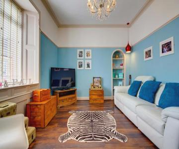 Tiffanys - Coorie Doon Stays