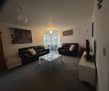 Spacious Modern Apartment