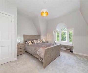 Spacious 4 Bedroom Flat In Stirling