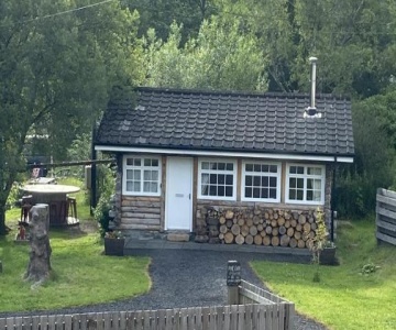 Pine Cabin, Strathyre. A Cosy Escape From It All.