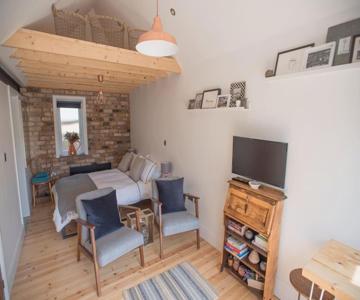 Cwtch, Cozy Studio, Private, Separate Entrance.