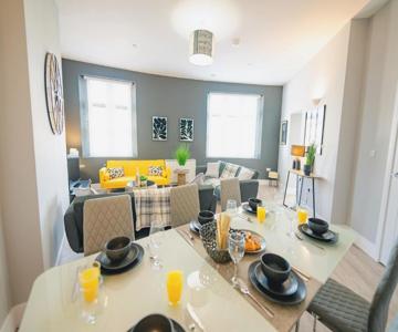 Spacious & Modern 3-bed & High Ceiling