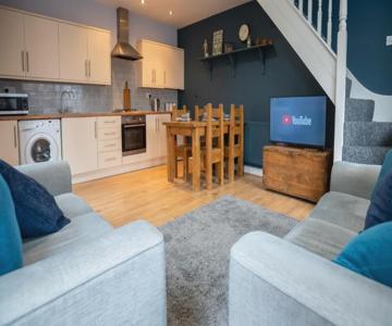 Lovely Coach House With Free Parking