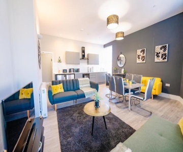 Luxury Spacious 2-bed & High Ceiling