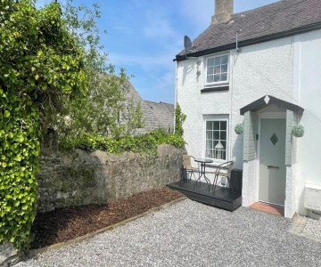 Castle Wall Cottage