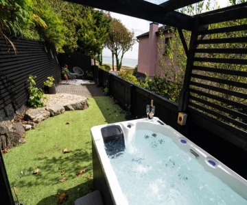 Priory Bay Escapes - Alba