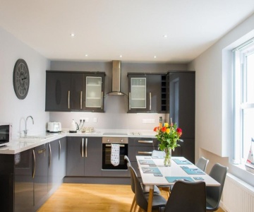 2 Bed In Tenby Fb284