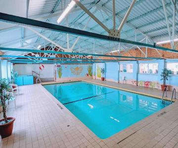 Immaculate Gower Getaway With Pool & Facilities