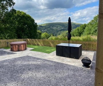 Three Bed Static Caravan With Fantastic Views And Hottub