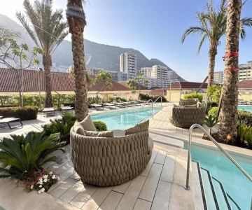 New! Luxury Central Complex With Pool Access & Sleeps 4 Ppl