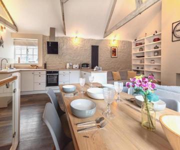 2 Bed In Appledore Oc-hide1