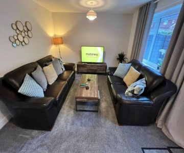 Very Comfy 3 Bed Town House