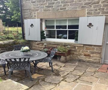 1a River Cottage, Baslow