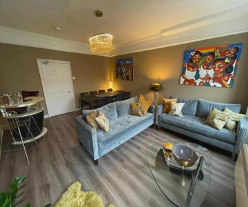 Impeccable 4-bed Apartment In Bath