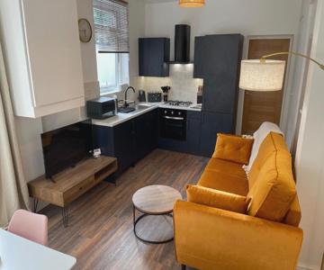 Flat 2, 297 Gillott Road, B16 0rt