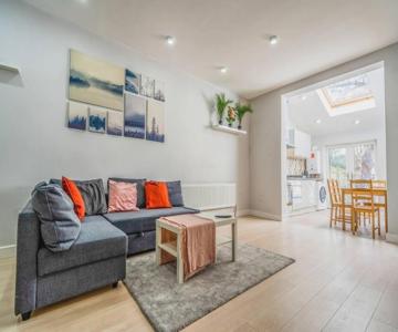 Lavish 2- Bedroom Flat With Free Parking