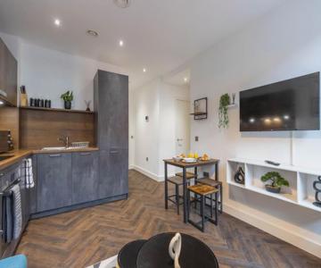 Modern Apt, Prime Location, Relocations & Professionals