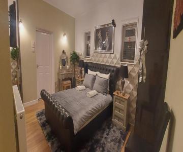 Olive Tree - 2 Master Bedroom (sleeps 6)