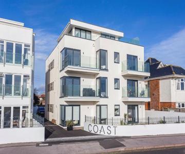 Beachcliff - On the Seafront with Two Balconies