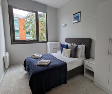 Modern 1 Bed Apt Bracknell- With Parking