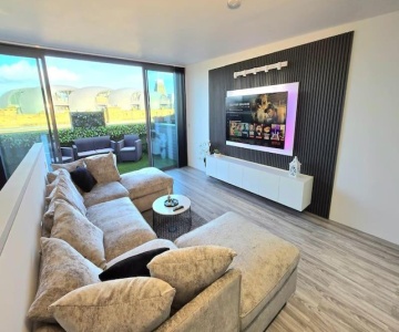 Modern Duplex Penthouse Panoramic Views & Parking