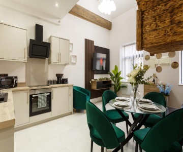 Bradford Luxury Central Apartment