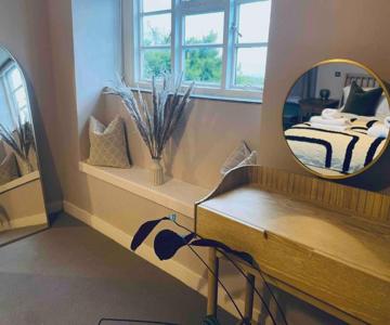 Boutique, Weaver’s Cottage. Views