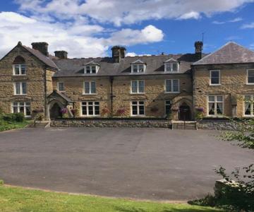 The Mount Hotel & Will's Bar