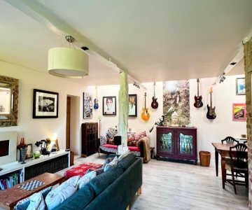 Eclectic Barn - Pergola & Dog-friendly Garden