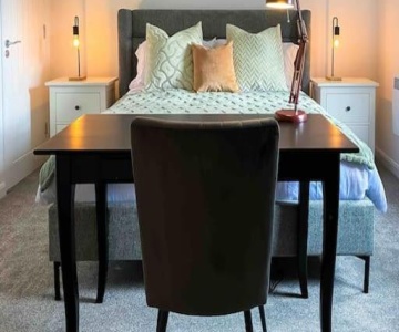 Modern Flat Near Train Station With Free Parking