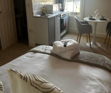 Studio Apartment - The Citrine