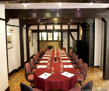 Elva Lodge