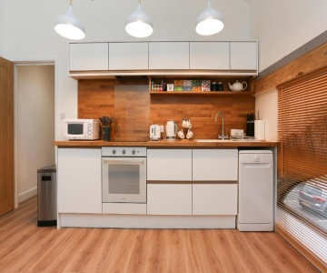 Strawberry Line, Apartment 2