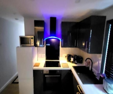 Town Centre Modern 1 Bedroom Self-contained Apartment