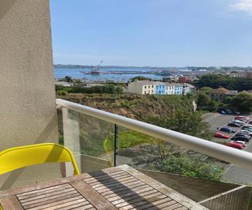 Ocean Breeze No 5, Seaview & Parking