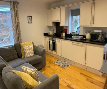 Apartment 4, 11 The Beach