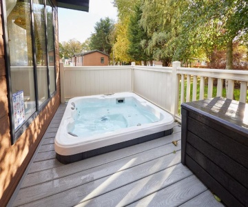 Happy Days Lodge With Hot Tub
