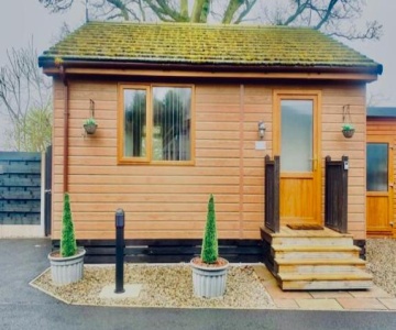 Cherry Cabin With Hot Tub