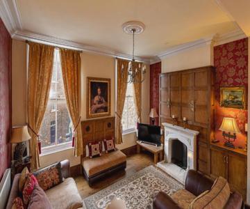 Crookback House