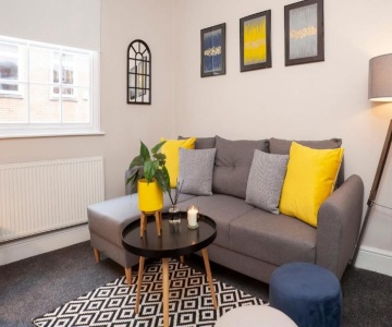 Stylish And Most Central 2 Bed -free Parking
