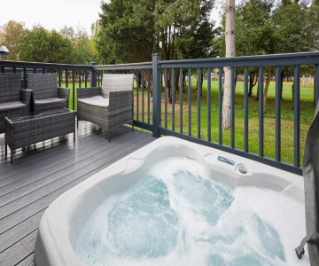 Hideaway Retreat With Hot Tub