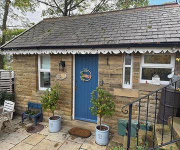 the Lodge, Holmfirth